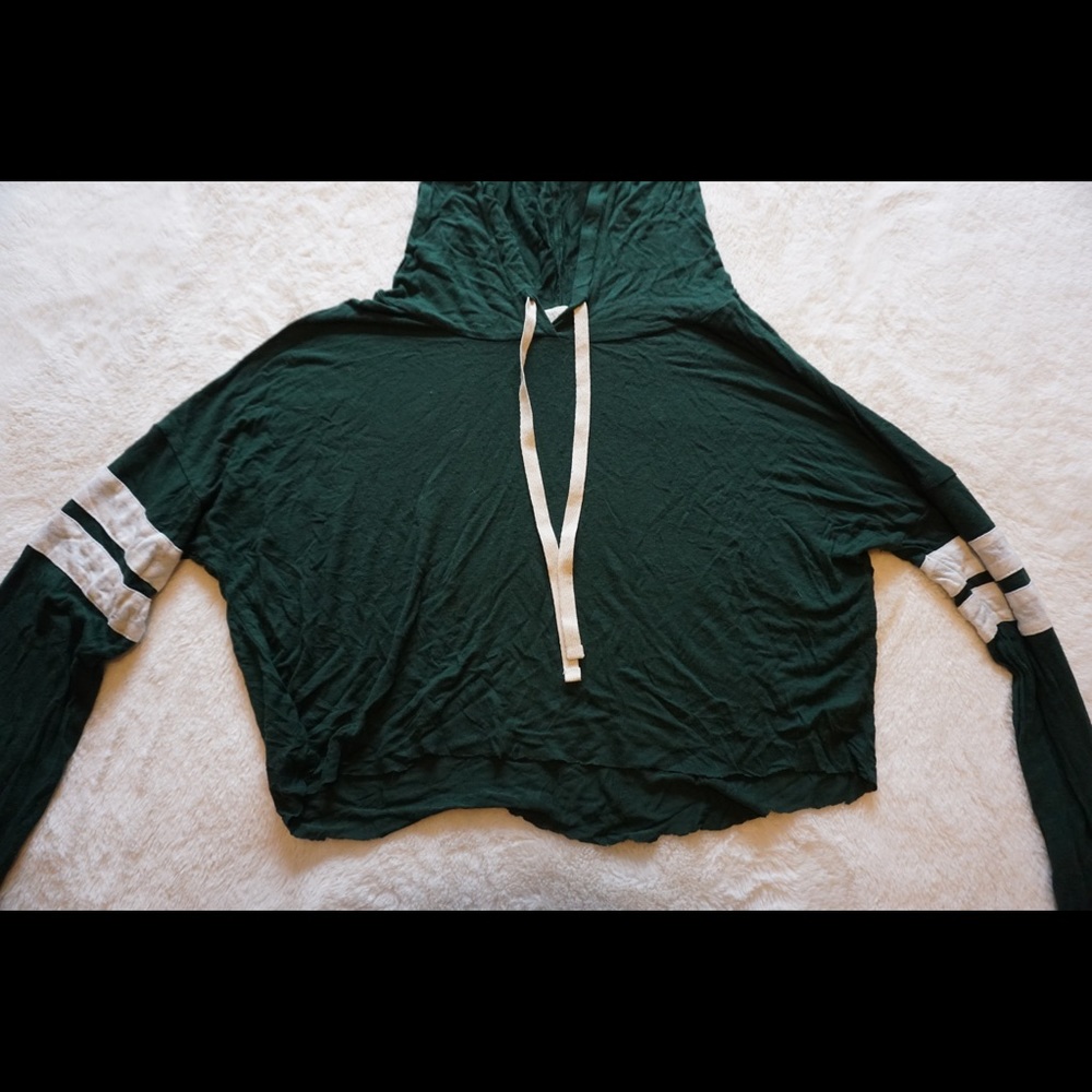 Cropped Dark Green Long Sleeve